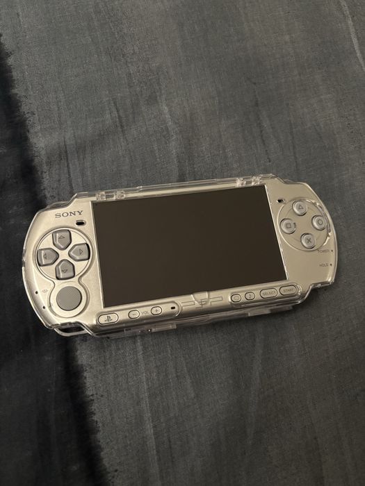 PSP-3000 Mystic Silver (desbloqueada)