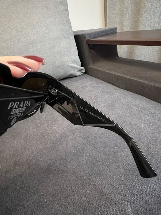 Сонцезахисні окуляри Prada