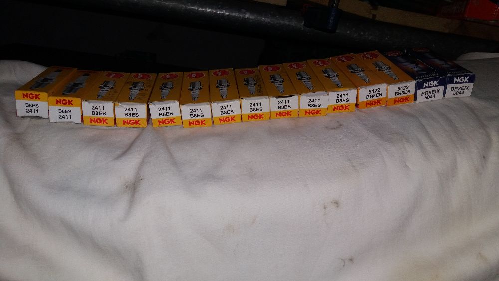 Vários pares de velas para mota NGK B8ES, BR8ES, BR8EIX iridium