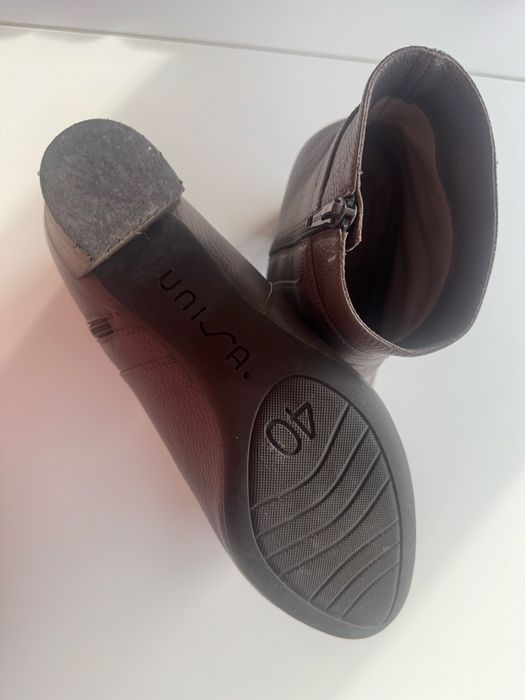 Botas em pele cinza - Sola de borracha