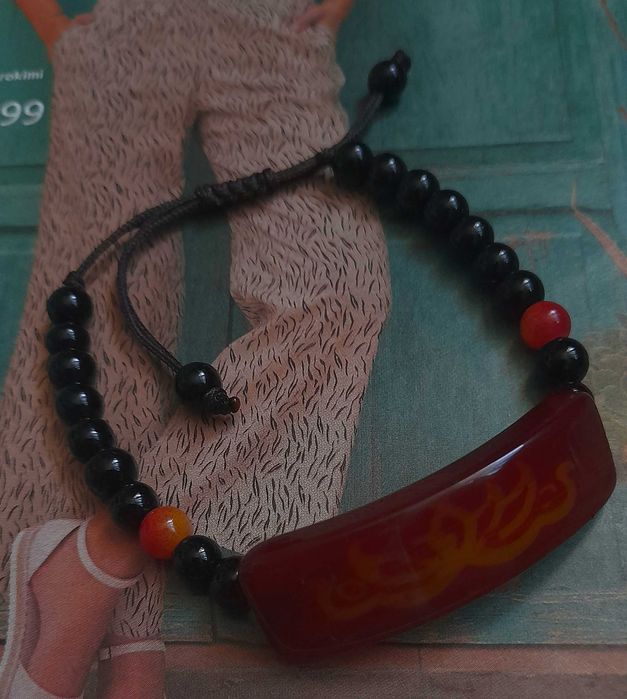 Nowa bransoletka z czarnego onyksu "kamienia wewnętrznej siły"