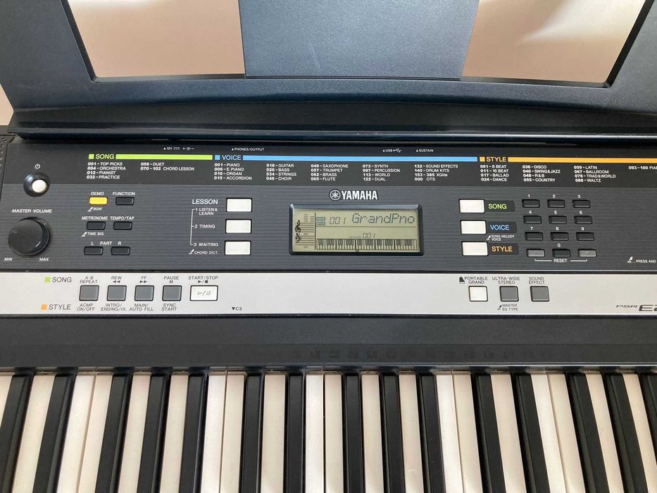 Vendo Teclado Yamaha PSR-E243