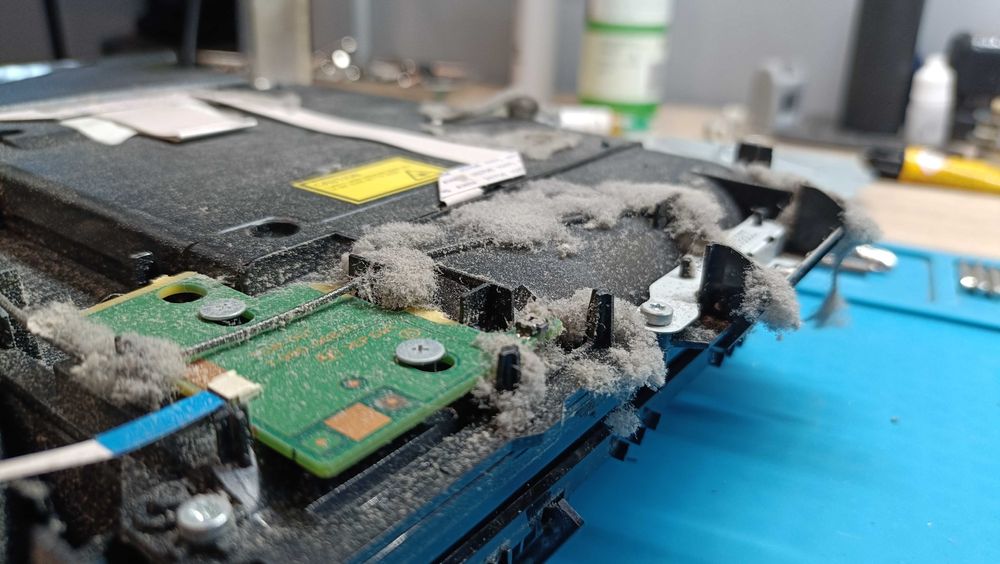 Naprawa komputerów, laptopów oraz konsol Playstation/Xbox, Padów PS5