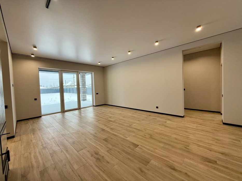 Сучасний будинок з ремонтом у Дмитрівці