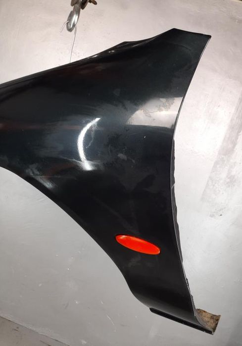 Guarda-lamas esquerdo FORD Mondeo II Carrinha (BNP)