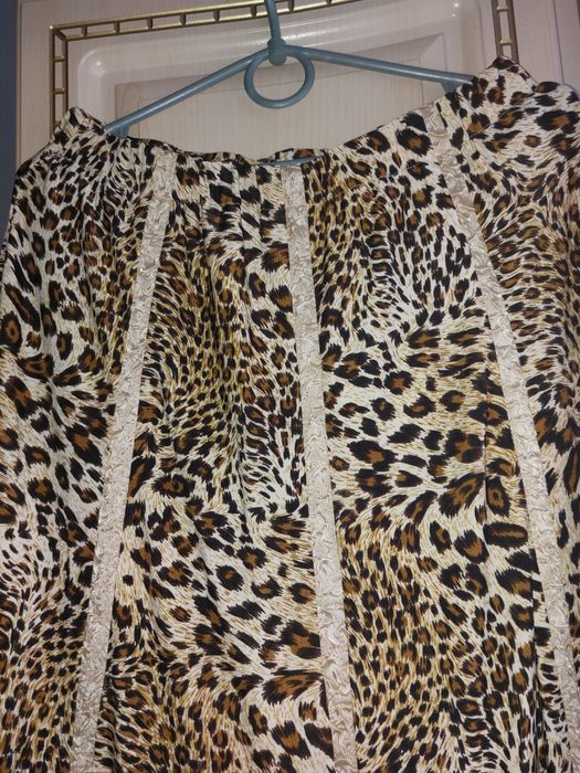 Чудовий нарядний жіночий костюм, розмір 50