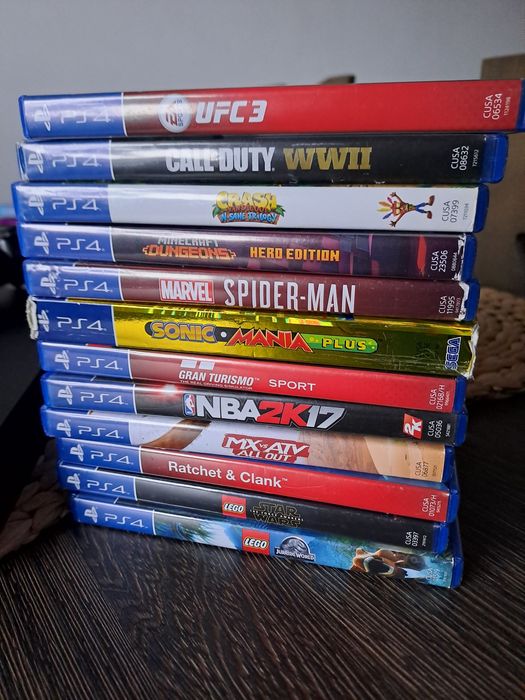 Konsola PS4 slim 1 TB  + 2 pady + 12 gier