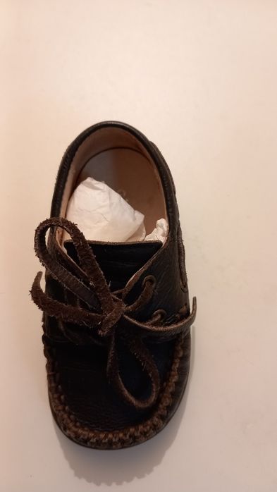 Sapato de bebé castanho