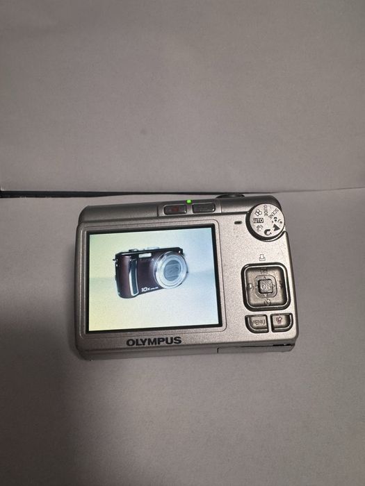 Цифровий фотоапарат Olympus FE-210 (повністю робочий)