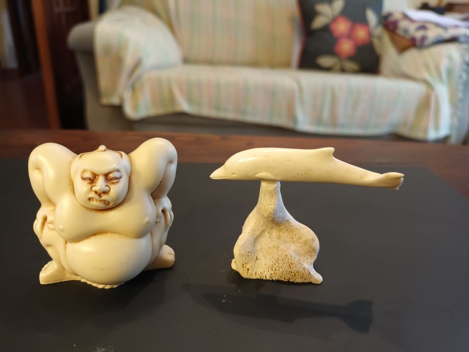 Figuras de Lutador de Sumo e Golfinho