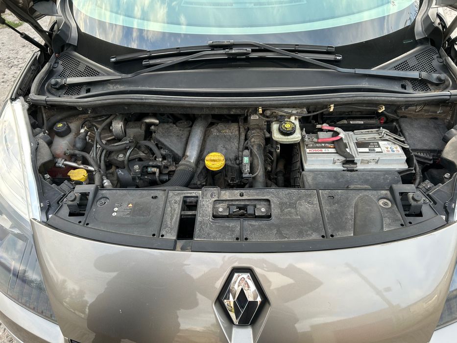 Автомобіль RENAULT