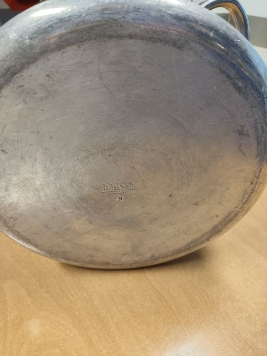 Panela de ferro fundido da Pertos