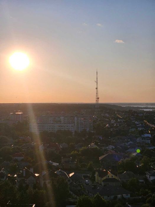 Продається видова 2 кімнатна квартира в центрі міста!