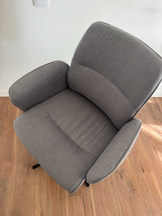 Cadeira de Escritório HOMA – Giratória e Regulável | Como nova