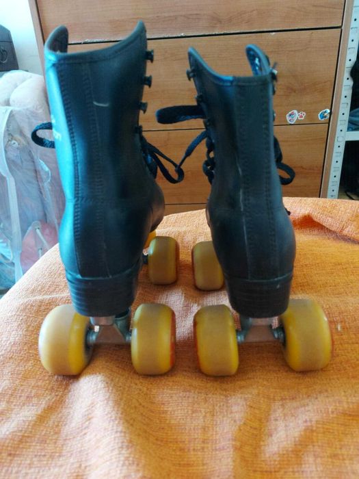 Patins 4 quatro rodas num 38 Jach London usados
