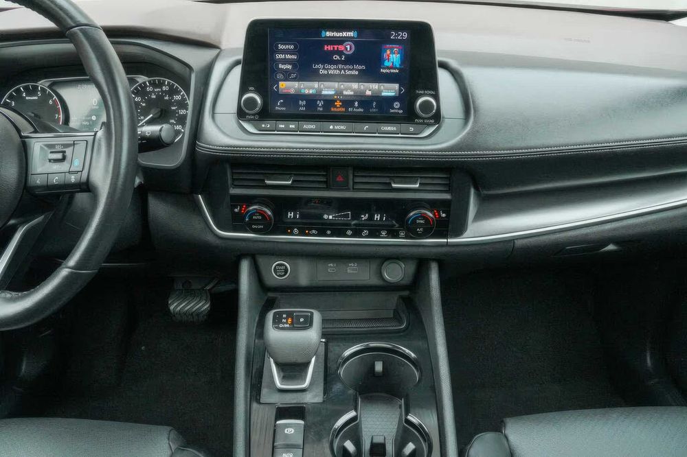 Nissan Rogue SV      2023