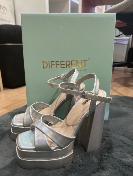 Saltos altos Different Collection