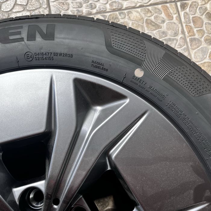 Jantes BMW Originais + Pneus novos Nexen - 17”