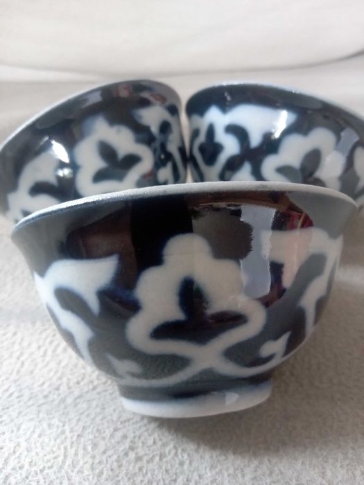 Uzbekistan. Miseczki ceramiczne z pięknym wzorem