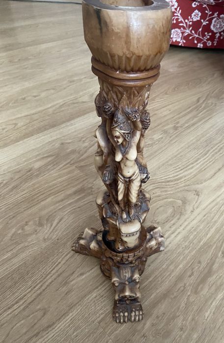 Noga od stolika indyjska