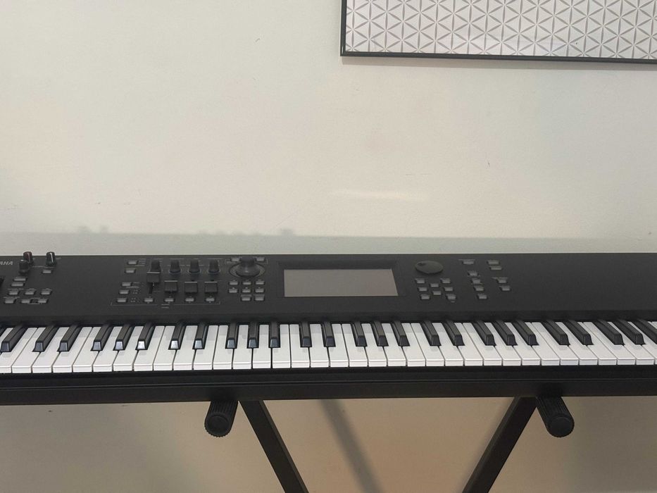 Yamaha MODX7+ |  Novo com fatura (apenas 6 meses de uso)