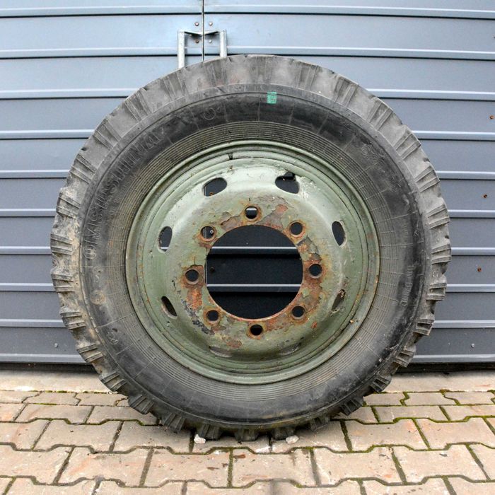 Opona Omskshina 8.25 R20 z felgą