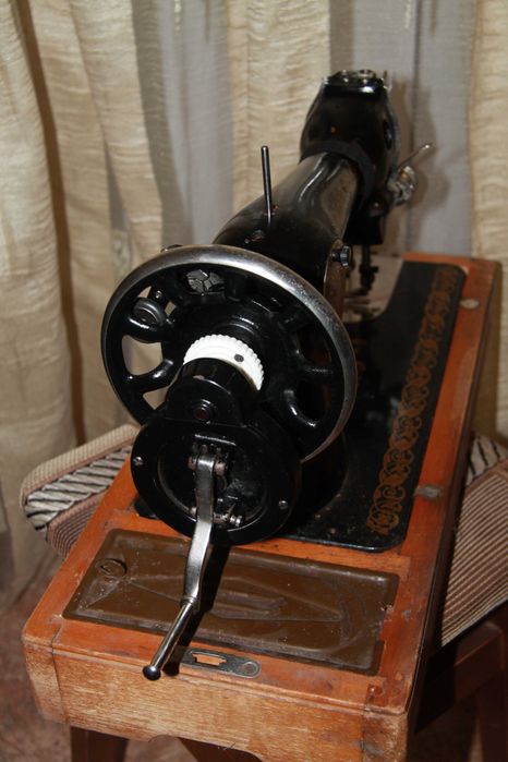 Семейная швейная машинка ПМЗ класса 1-М