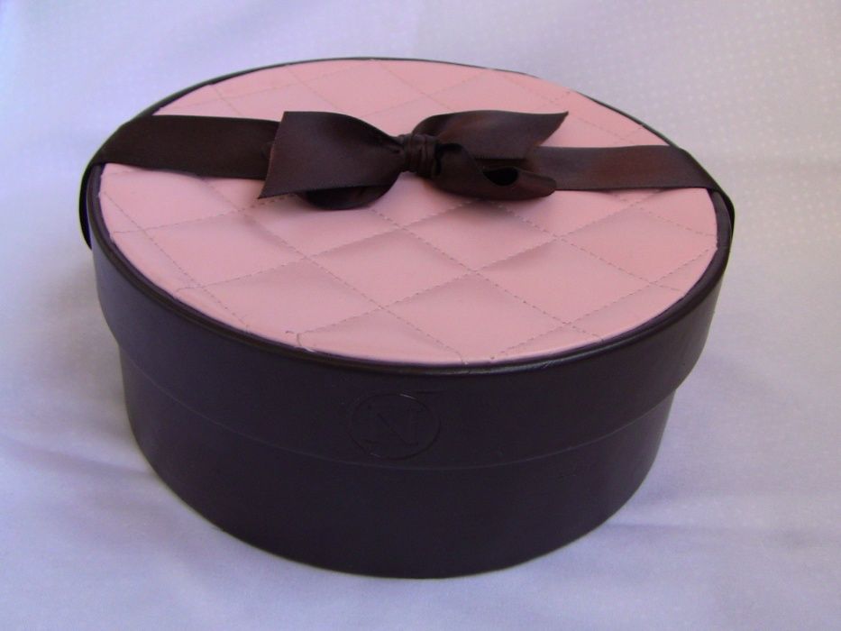 Подарочная круглая коробка