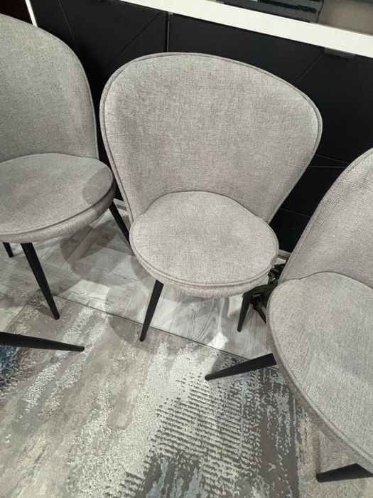 Krzesła szaro czarne