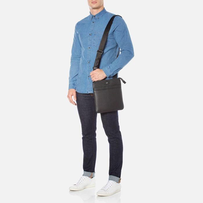 Mala em pele Hugo Boss NOVA