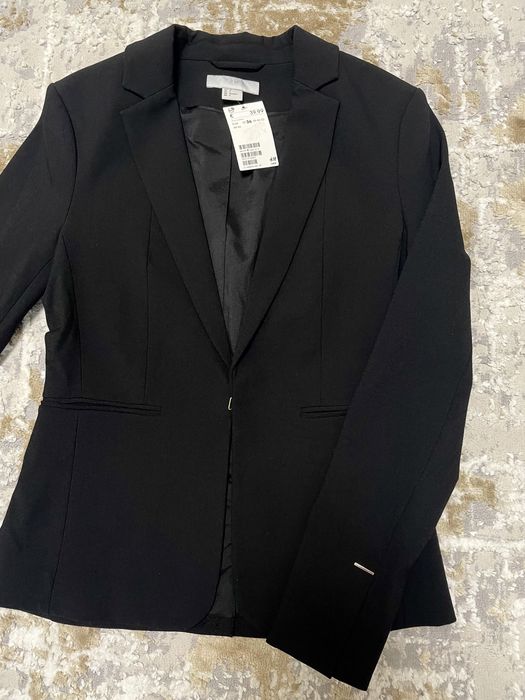 Жіночий піджак H&M з етикеткою
