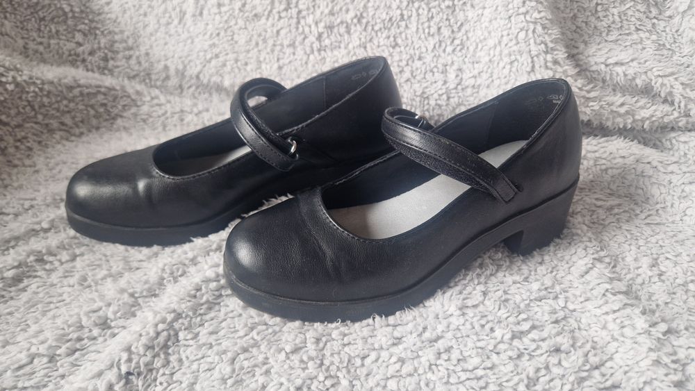 Buty pantofelki eleganckie dla dziewczynki obcas  czarne