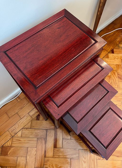 Conjunto de 4 mesas mãe de apoio de madeira