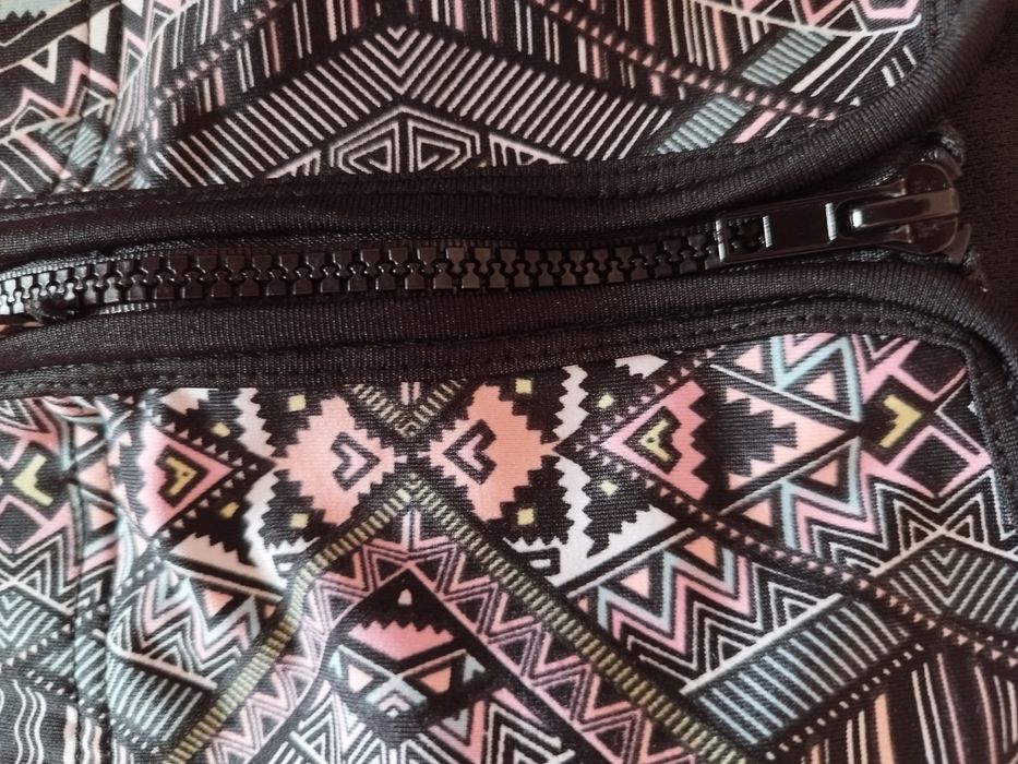 Biustonosz sportowy z zamkiem