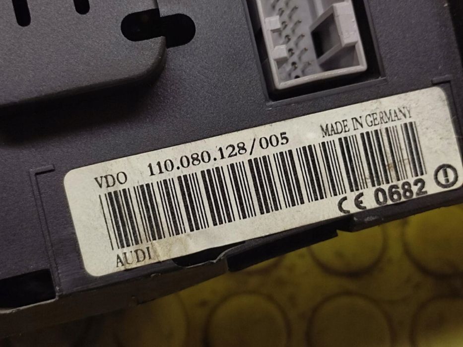 audi a6 c5 2.4 licznik 110080128/005