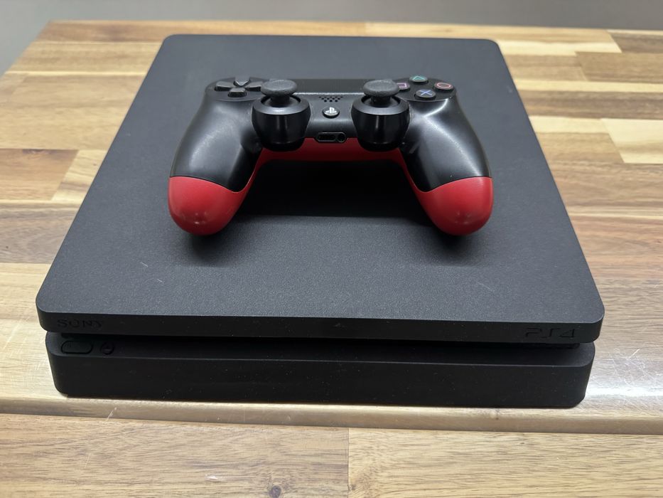 Ps4 slim . . . .