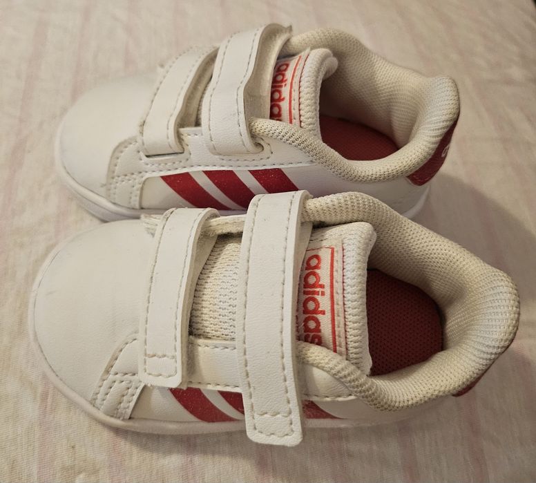 Ténis Adidas menina
