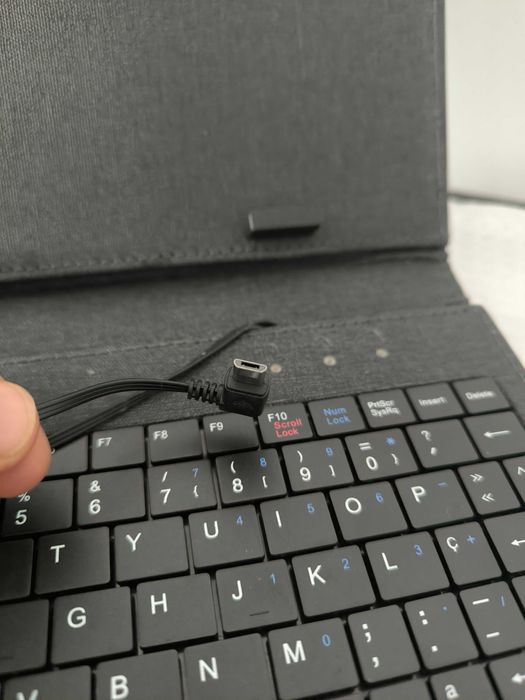 Capa para tablet com Teclado