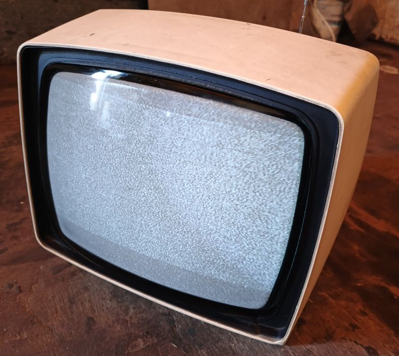 Telewizor Neptun 14cali czarno -biały zasilanie 230~ i 12V
