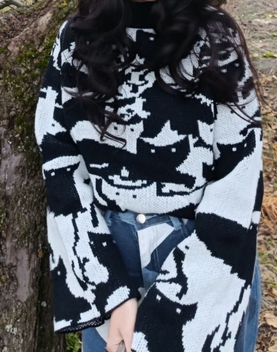 Укорочений світер з милим принтом