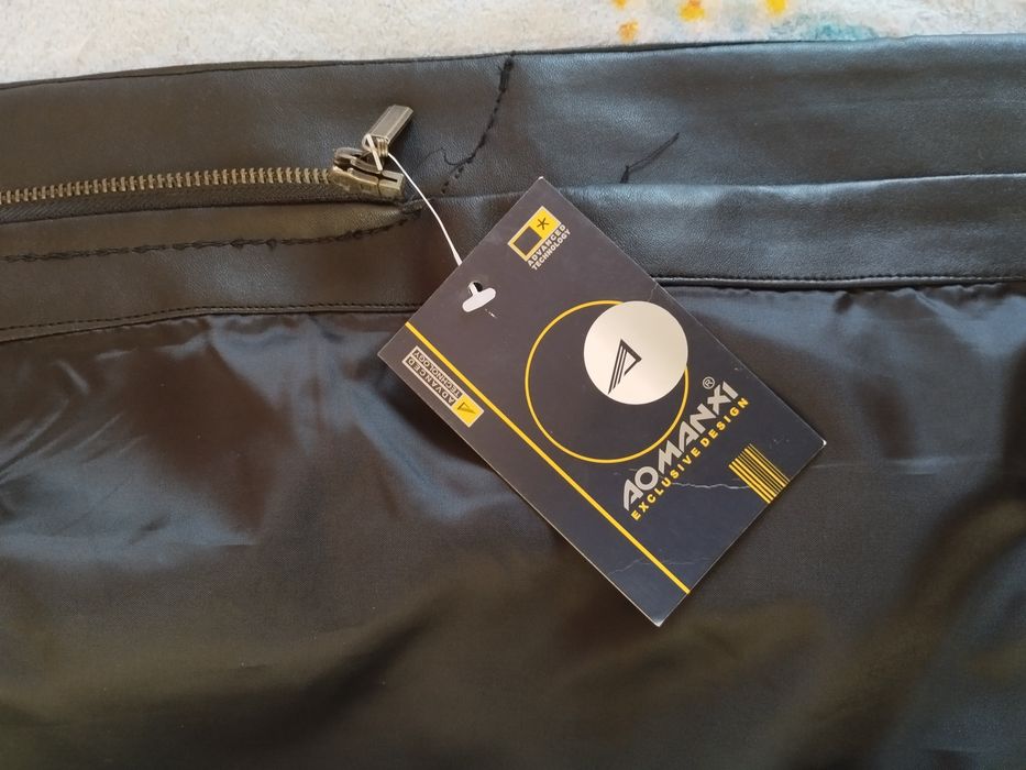 Жіноча шкіряна куртка