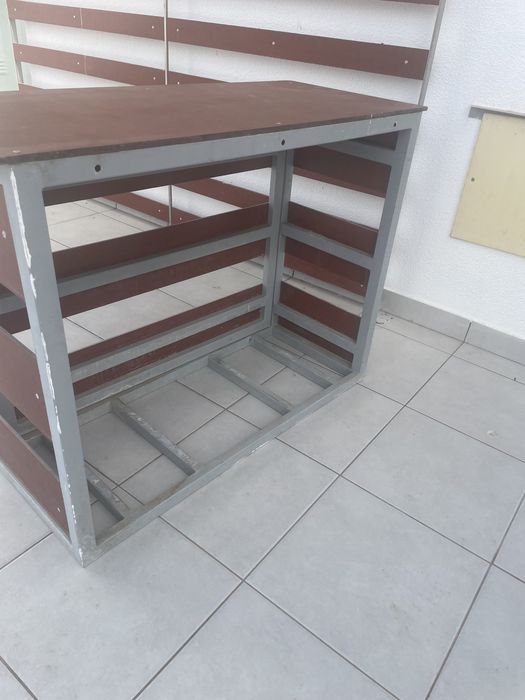 Estrutura para garrafas de gás