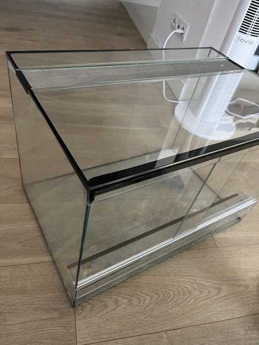 Terrarium o wymiarach dłu-60 wys-40 głb-40