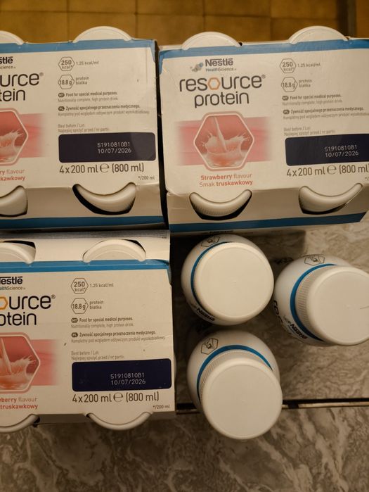 15 Nestlé Resource Protein (12 morango e 3 baunilha)