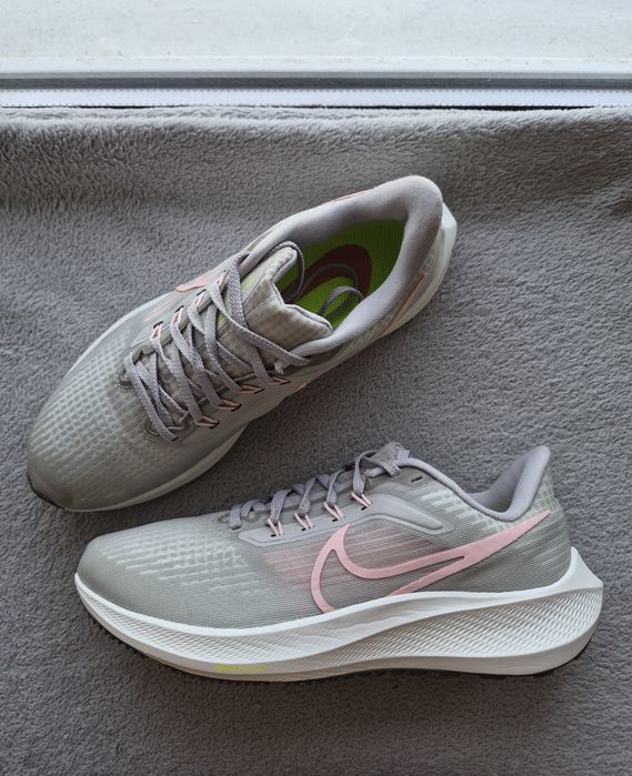 Кросівки 40р . Nike