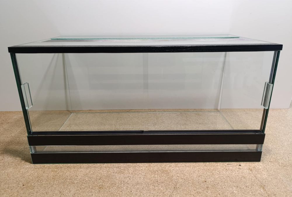 Террариум для рептилий в наличии