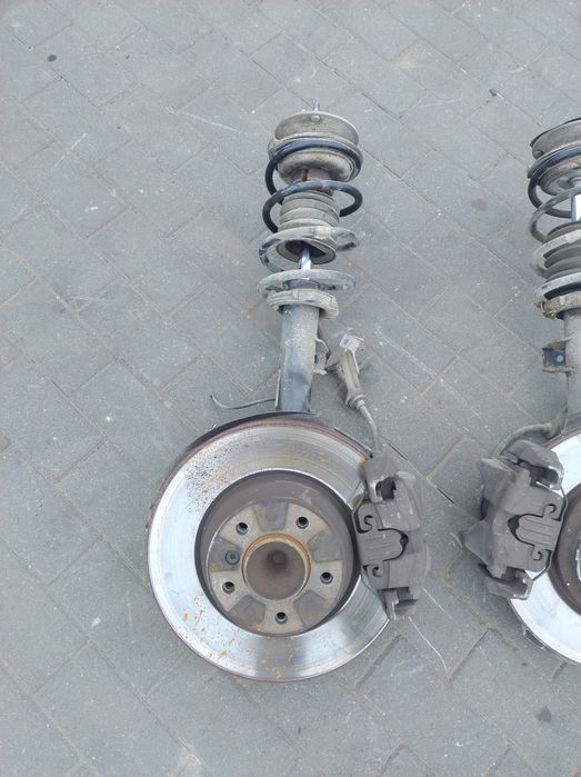 Zwrotnica amortyzator gira BMW E90 E91 Lift