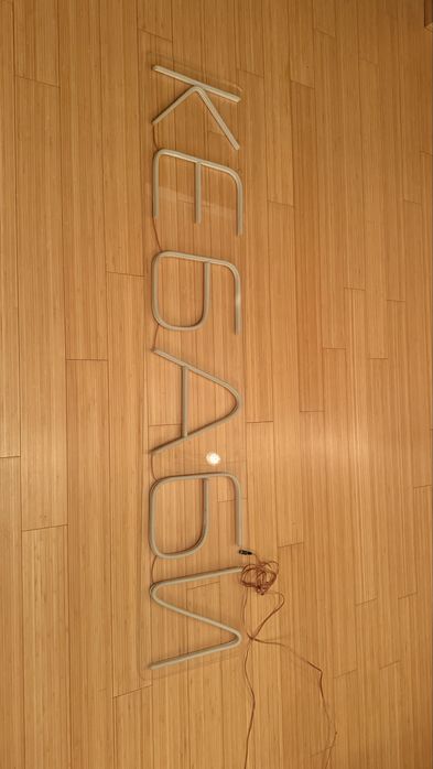 Неонова вивіска «Кебаби»