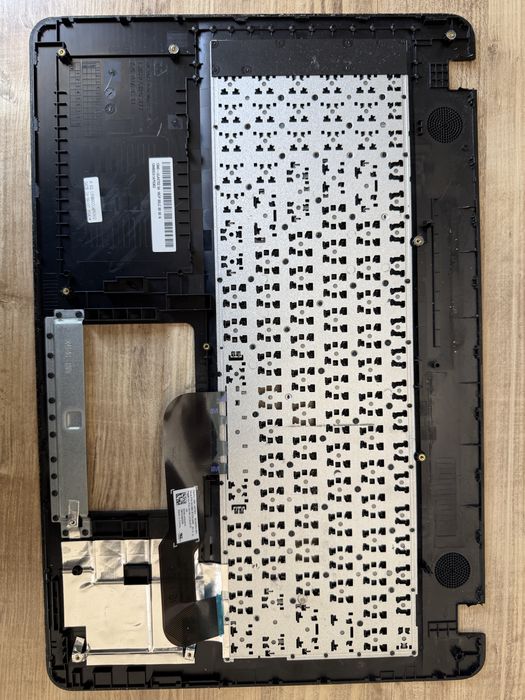 Поодам топкейс Asus X541U