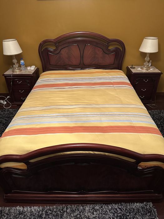 Quarto completo  em madeira maciça castanho